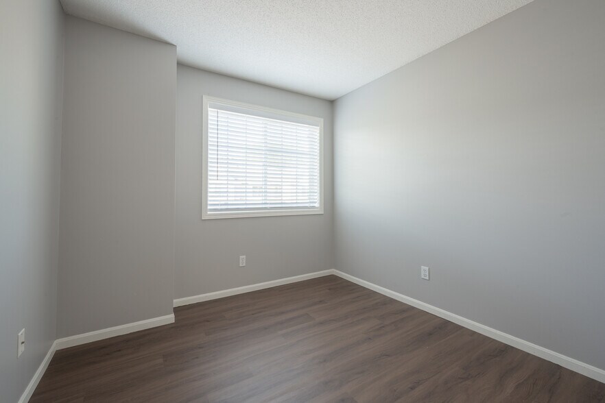 Building Photo - 7883 Autumn Ridge Avenue