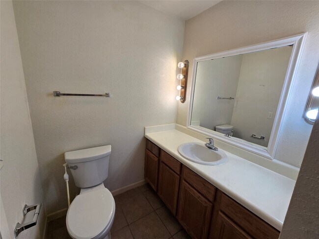 Building Photo - 10110 Forum W Dr