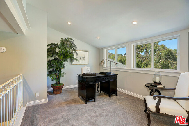 Building Photo - 400 N Saltair Ave