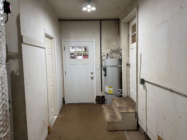 Building Photo - Sweet Home 3234