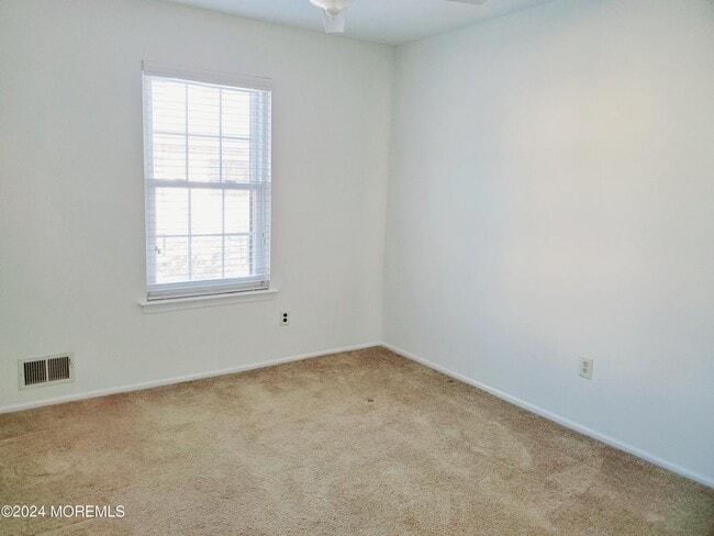 Building Photo - 912 Wellington Pl