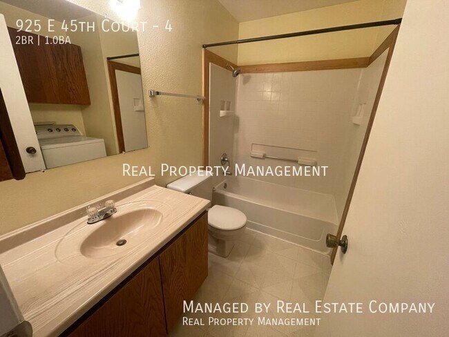 Building Photo - 925 E 45th Ct