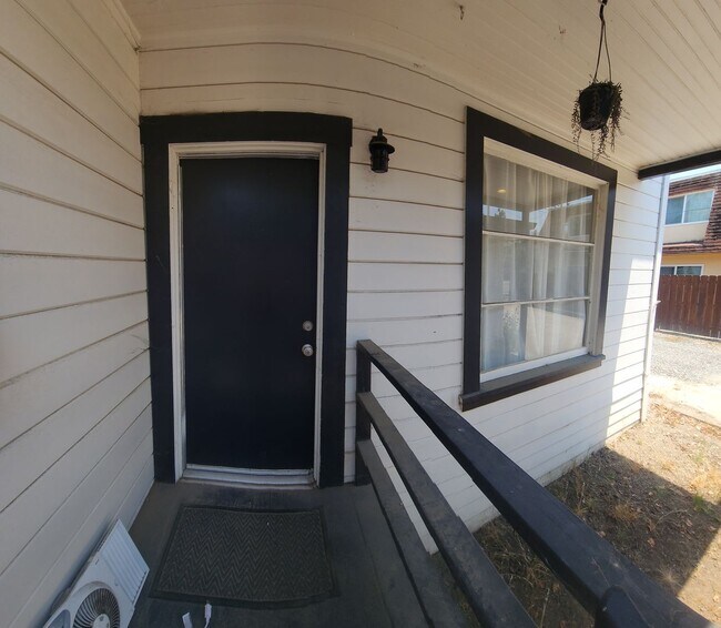 Building Photo - 556-556 Foothill Blvd