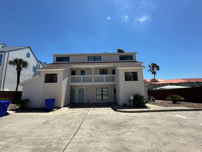 Building Photo - ISLAND LIVING!