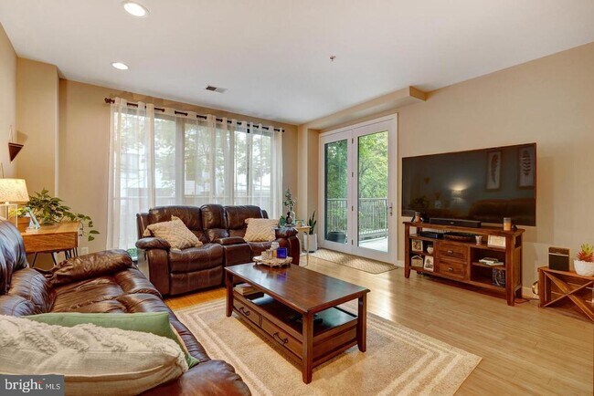 Building Photo - 934 N 3rd St