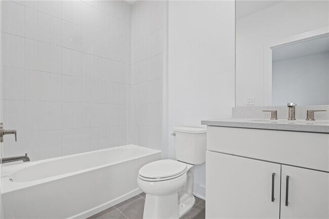 Building Photo - 201 New St