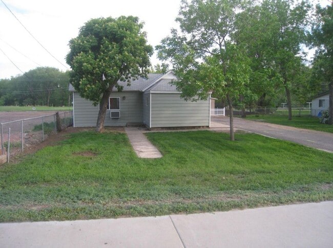 Building Photo - 2105 3rd Ave