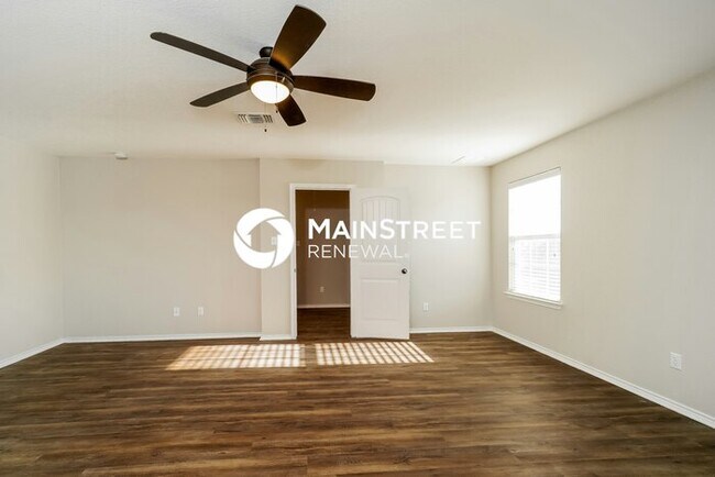 Building Photo - 3 Bedroom Pet-Friendly Home in Hutto, TX with Main Street Renewal