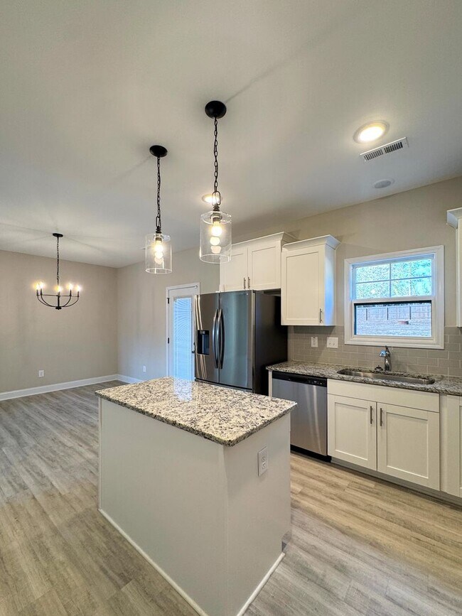 Building Photo - Beautiful 4 Bed 3 Bath Home with Easy Access to I-295