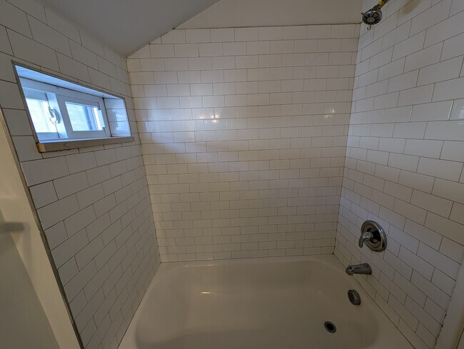 Building Photo - 166 N 12th St