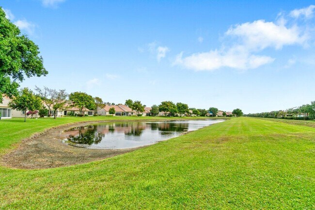 Building Photo - 7916 Coral Pointe Dr