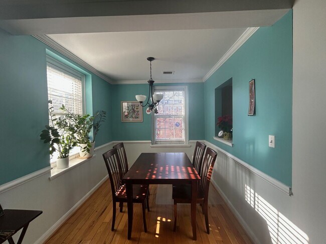 Building Photo - Updated 1BR in Iconic McLean Gardens is the Urban Retreat You've Been Looking For!