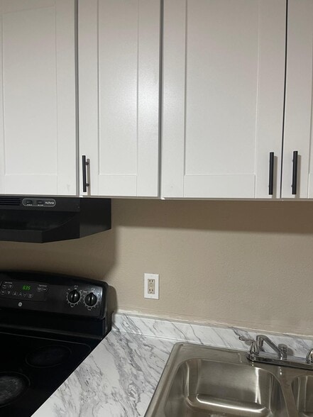 Building Photo - 2909 E 25th Ave