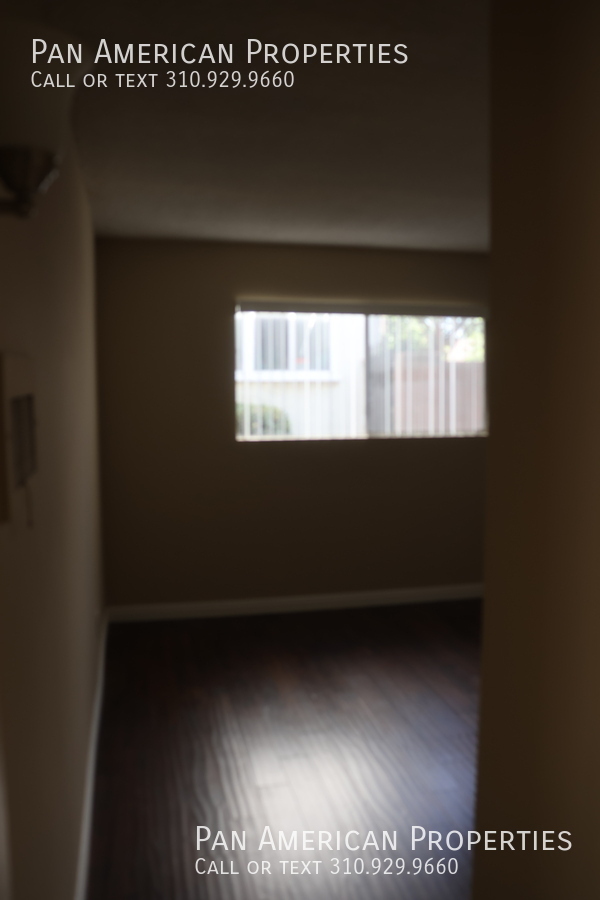 Building Photo - Upstairs One Bedroom Available For Immedia...