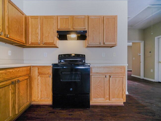 Building Photo - 7020 Somerset Springs
