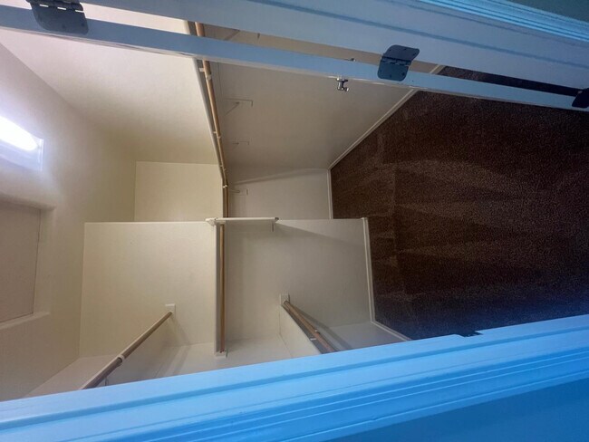 Building Photo - 10335 W Robin Ln