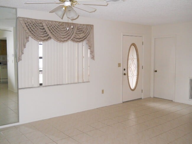 Building Photo - 6247 Spring Hill Dr