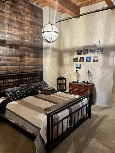 Building Photo - 1500 W Monroe St