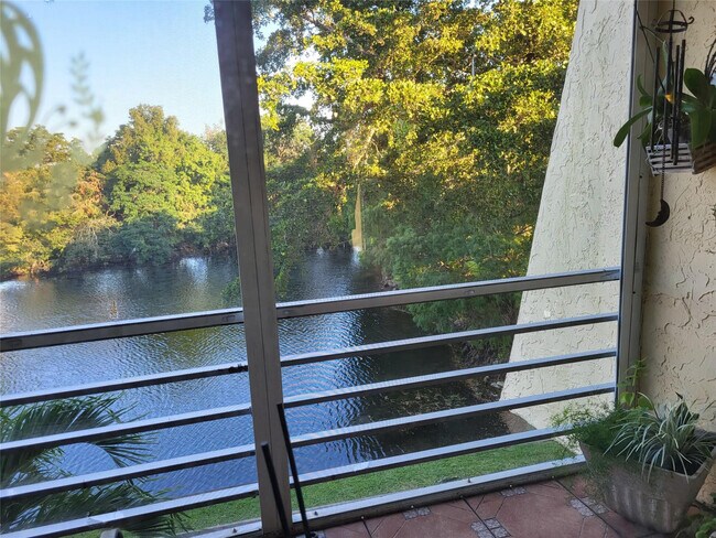 Building Photo - 9070 Lime Bay Blvd