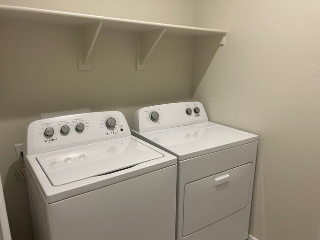 Building Photo - 4 Bedroom Home