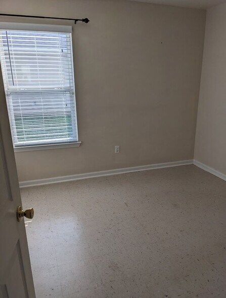 Building Photo - 2606 Elvin Dr