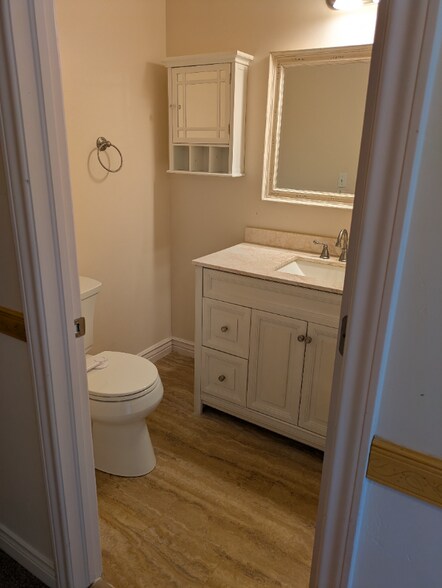 Building Photo - 1591 Roseanna Dr