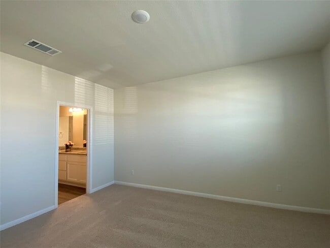 Building Photo - 2408 Oscar Eli Pl