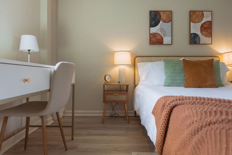 Building Photo - 308 Lamont St