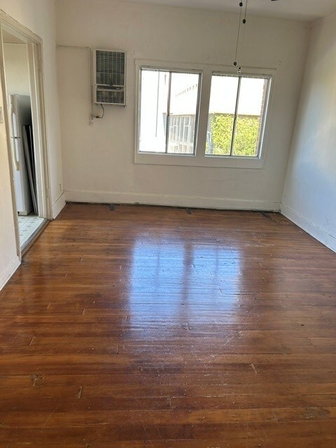 Floorplan - 2500 S Hobart Blvd