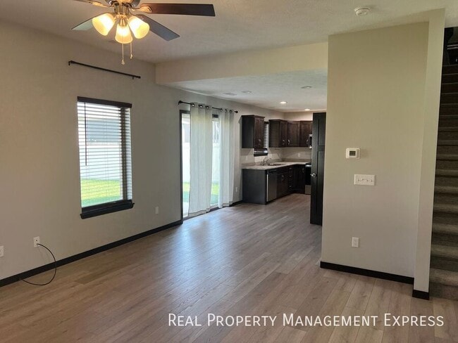 Building Photo - 3 Bedroom 2.5 Bathroom Townhome