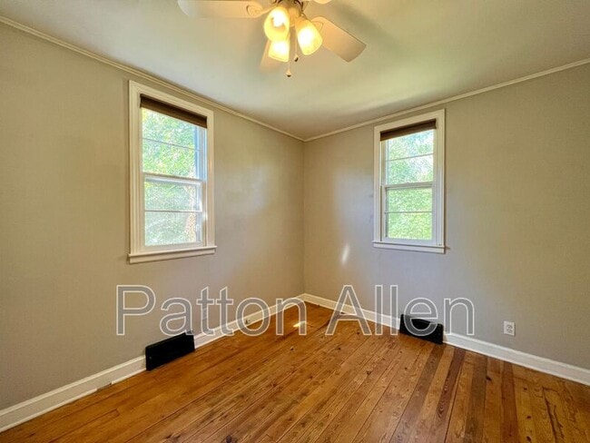 Building Photo - 5 Shady Cv Ln