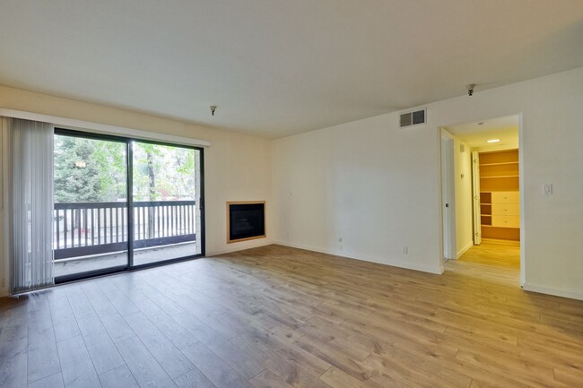 Building Photo - 2-bedroom, 2-bathroom condo in Awesome Mou...