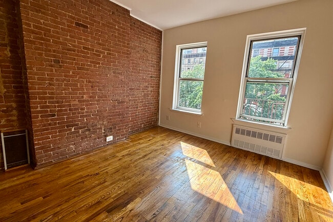 Building Photo - 2274 Broadway