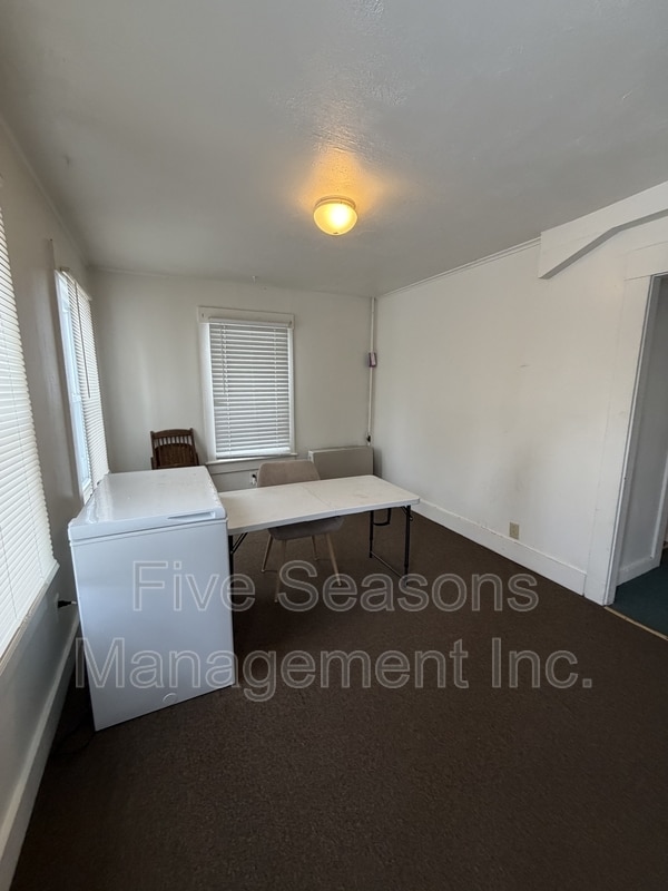 Building Photo - 366 Riverside Ave