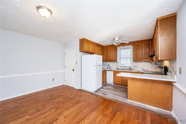 Building Photo - 7800 Tamarind Dr