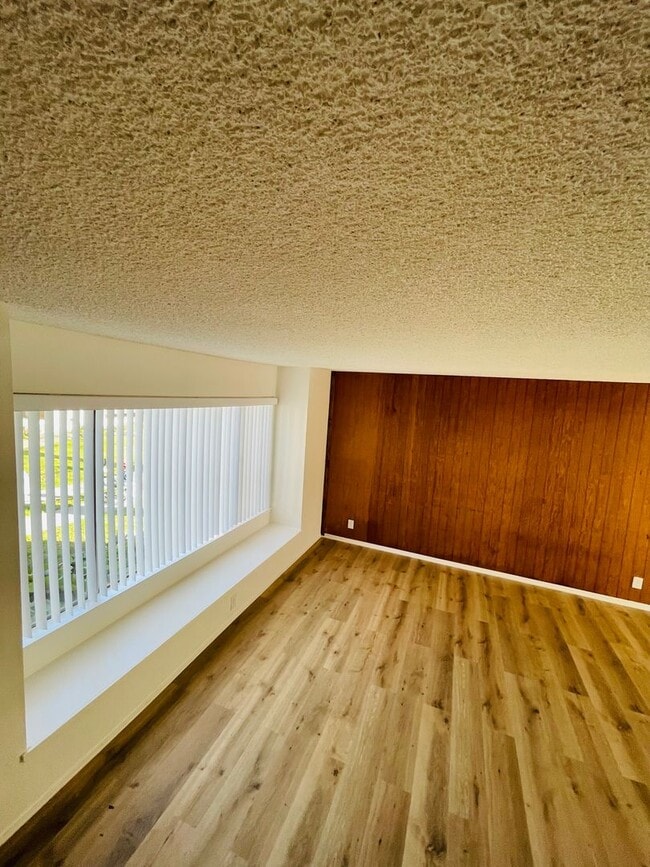 Building Photo - Renovated 3-bedroom townhouse in Todd Ranch with garage and spacious yard