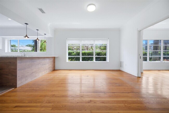 Building Photo - 2300 S Miami Ave