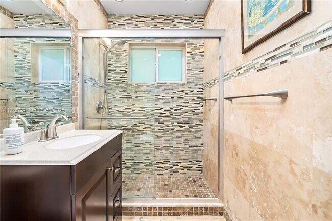 Building Photo - 2085 Ixora Rd