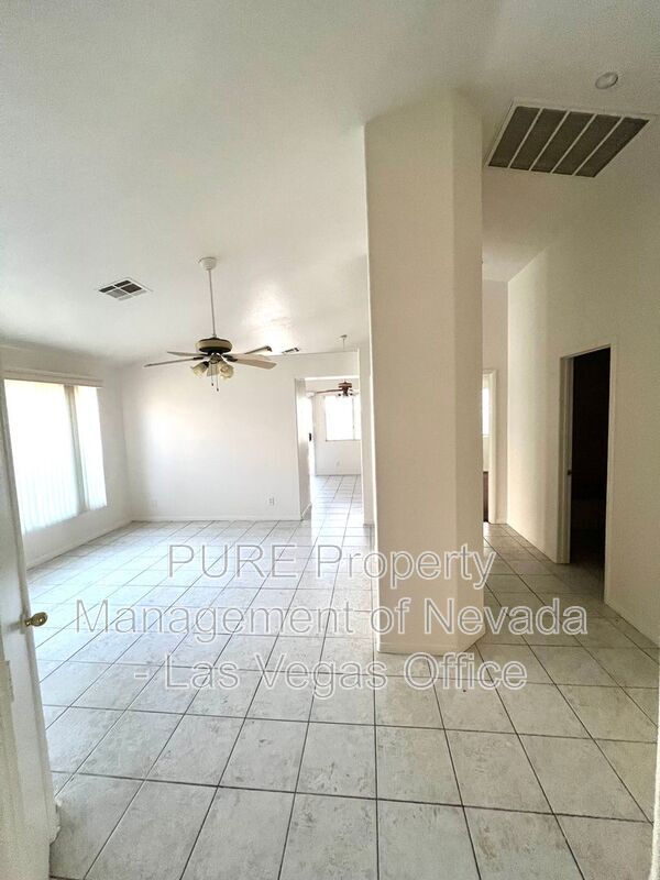 Building Photo - 5716 Grand Entries Dr