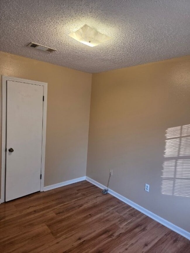 Building Photo - Rent with confidence, live with ease