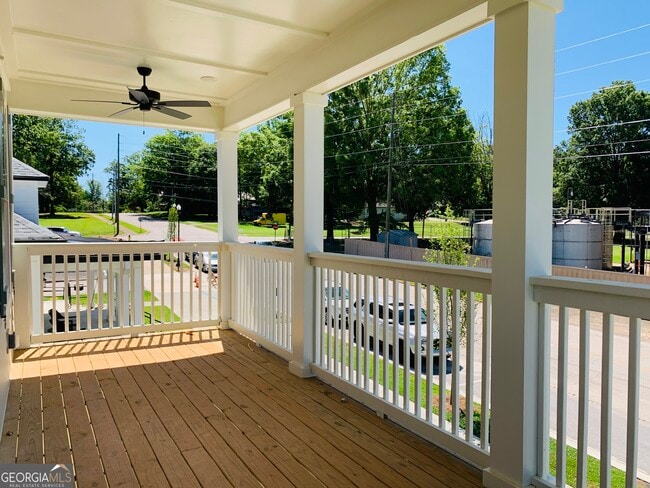 Building Photo - 713 Jefferson St