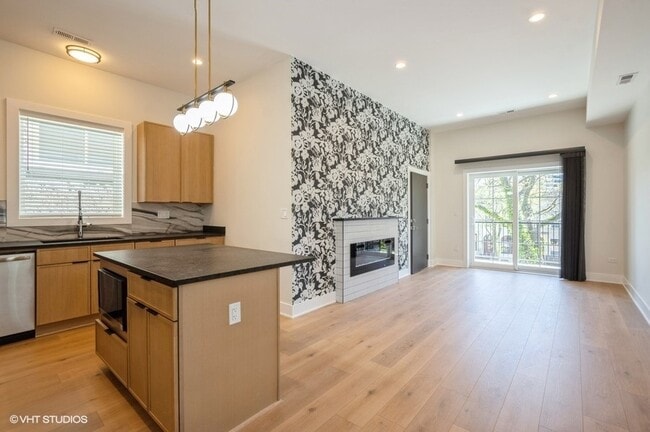 Building Photo - 456 E Oakwood Blvd