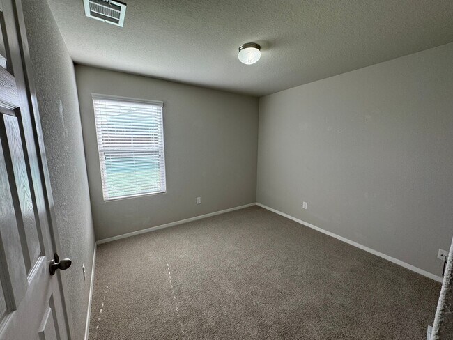 Building Photo - CUTE ONE STORY HOME FEATURING 3 BEDROOMS /...