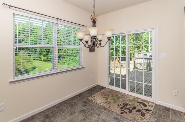Building Photo - 9001 Cocos Path