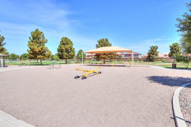 Building Photo - 45542 W Guilder Ave