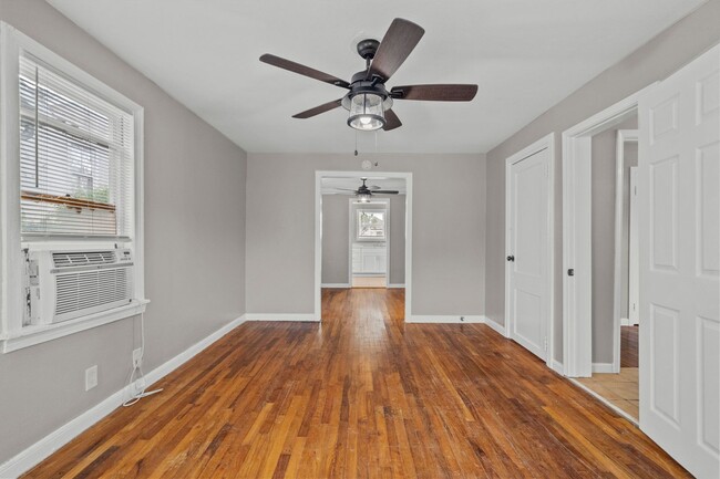 Building Photo - 4020 Avenue O 1/2