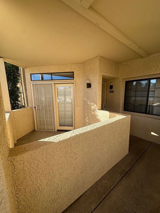 Building Photo - Spacious Remodeled 2 Bed/2Bath Condo!