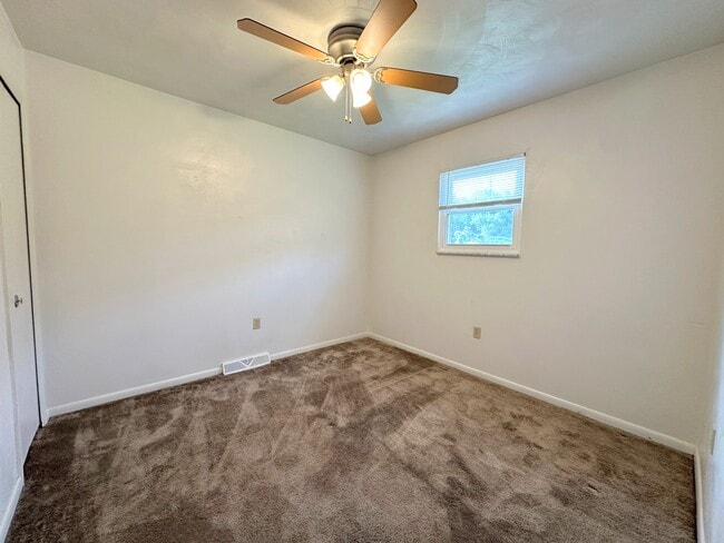 Building Photo - 6349 Leechburg Rd