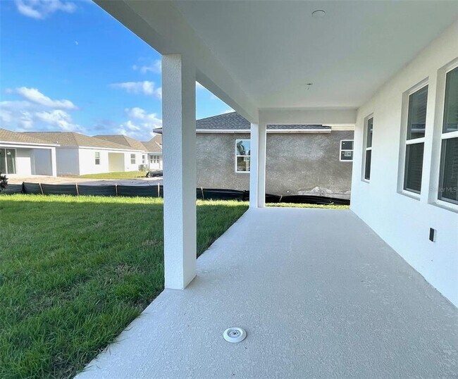 Building Photo - 6231 Lakepine St