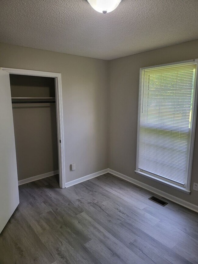 Building Photo - Nice Mt. Juliet Ranch 4 bedroom 2 bath on ...